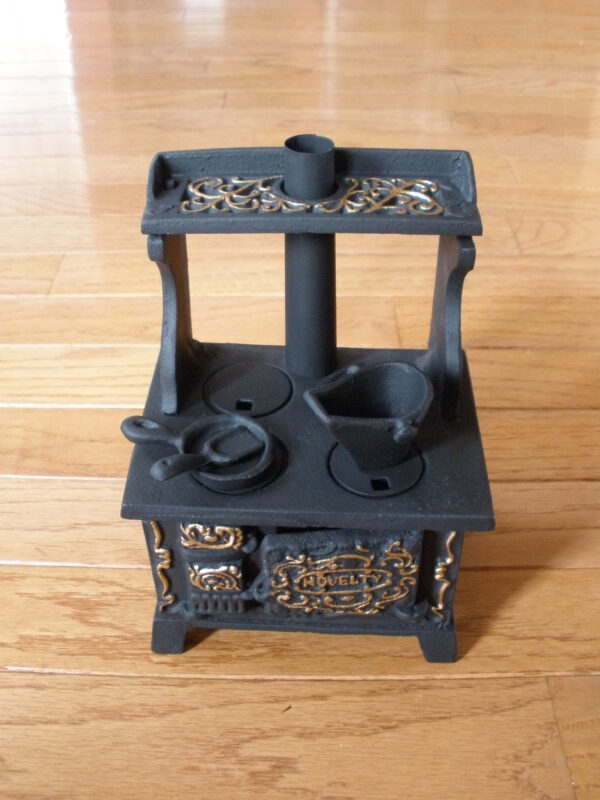 Antique NOVELTY TOY STOVE - Cast Iron