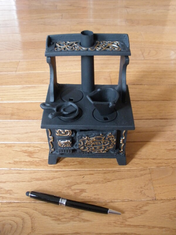 Antique NOVELTY TOY STOVE - Cast Iron - Image 10