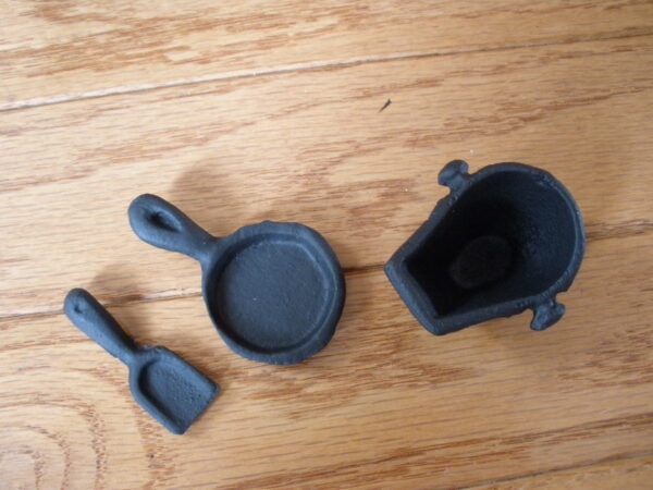 Antique NOVELTY TOY STOVE - Cast Iron - Image 13