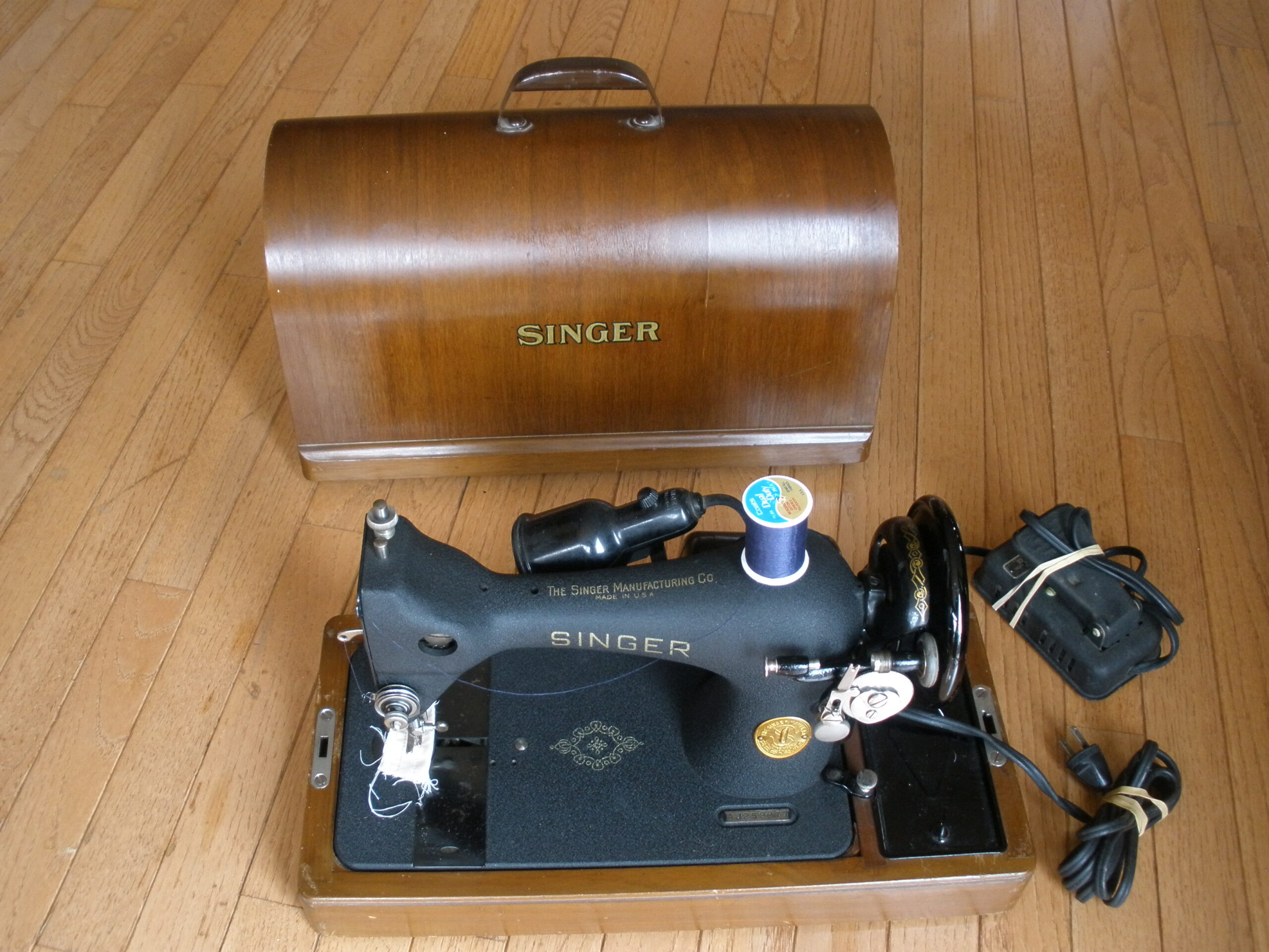 Vintage Singer Sewing Machine MODEL 128 Bentwood Travel Case