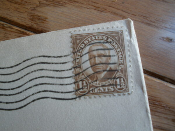 ORIGINAL 1933 CHRISTMAS CARD ENVELOPE with a 1 1/2 CENT HARDING STAMP - Image 3