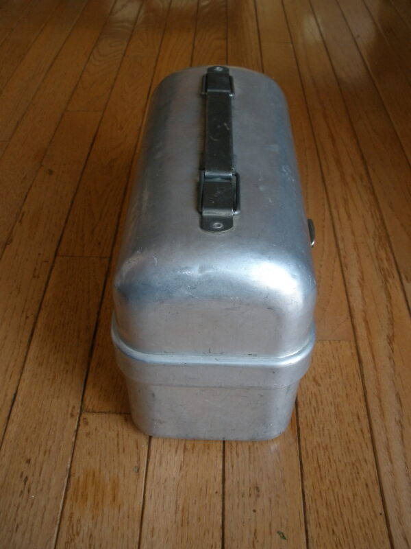 Mid-Century ALUMINUM DOMED TOP MINER'S LUNCHBOX - Leyse Aluminum Co, Kewaunee, Wisconsin - Image 2