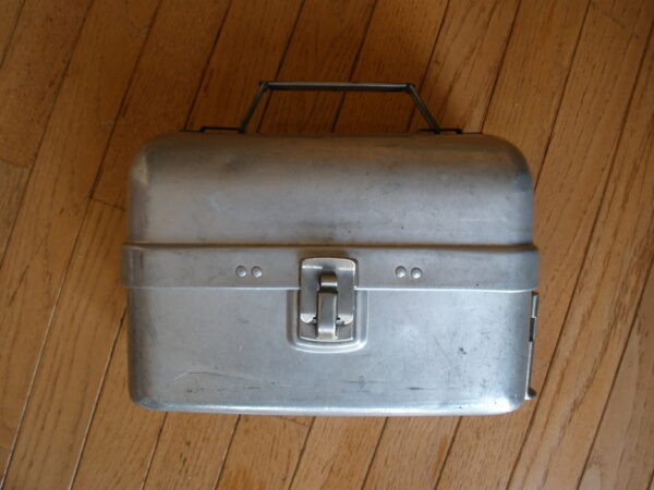 Mid-Century ALUMINUM DOMED TOP MINER'S LUNCHBOX - Leyse Aluminum Co, Kewaunee, Wisconsin - Image 3