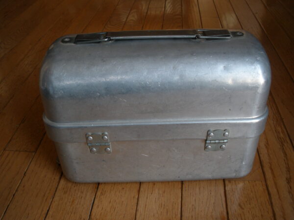 Mid-Century ALUMINUM DOMED TOP MINER'S LUNCHBOX - Leyse Aluminum Co, Kewaunee, Wisconsin - Image 5