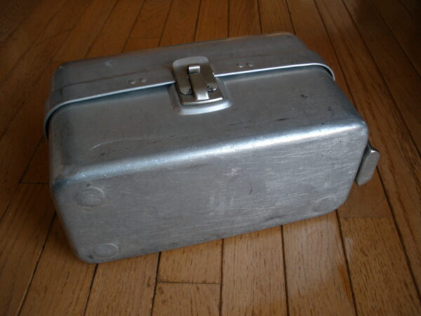 Mid-Century ALUMINUM DOMED TOP MINER'S LUNCHBOX - Leyse Aluminum Co, Kewaunee, Wisconsin - Image 7