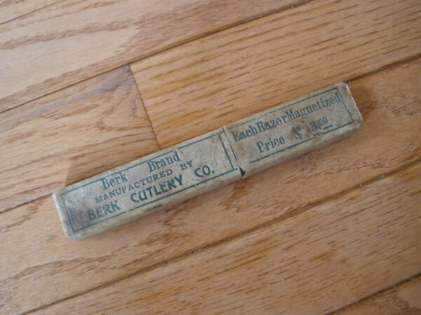 VINTAGE J.R. TORREY BRAND STRAIGHT RAZOR CASE - Red Case - Image 2