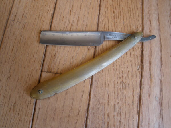 Vintage GILBERT BROTHERS STRAIGHT EDGE RAZOR - 3/4 inch blade