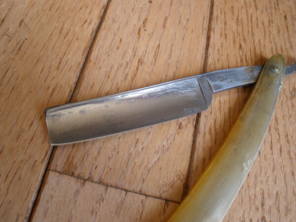 Vintage GILBERT BROTHERS STRAIGHT EDGE RAZOR - 3/4 inch blade - Image 3