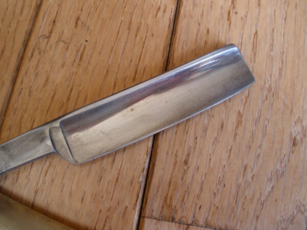 Vintage GILBERT BROTHERS STRAIGHT EDGE RAZOR - 3/4 inch blade - Image 4