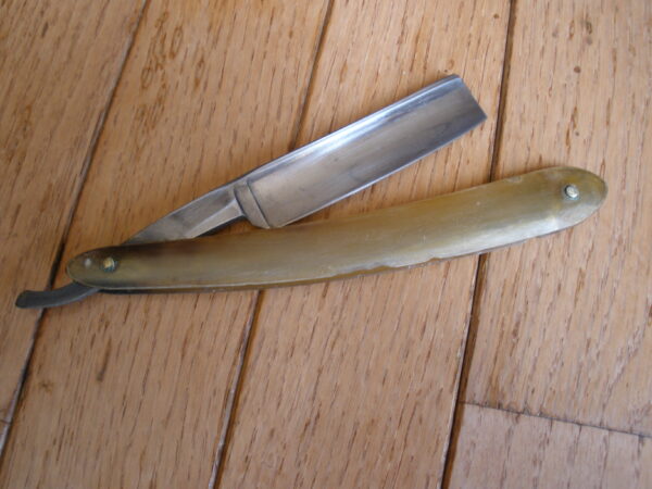 Vintage GILBERT BROTHERS STRAIGHT EDGE RAZOR - 3/4 inch blade - Image 5