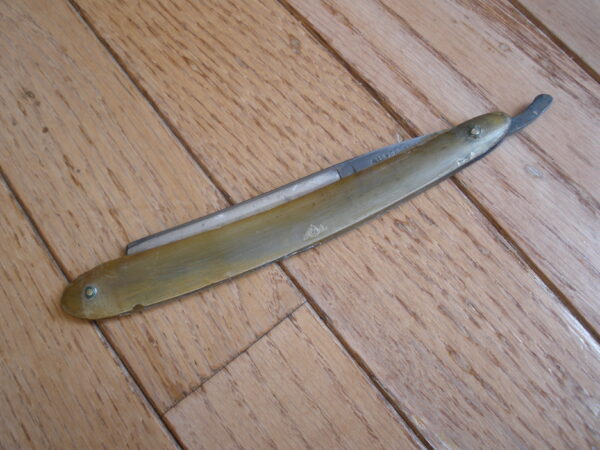 Vintage GILBERT BROTHERS STRAIGHT EDGE RAZOR - 3/4 inch blade - Image 6