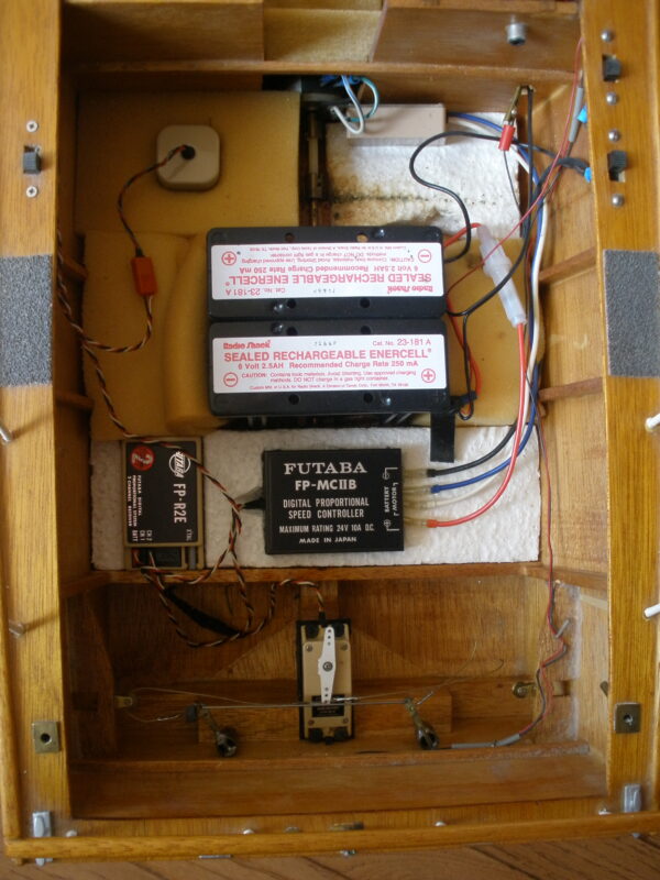 Vintage REMOTE CONTROL WOODEN YACHT - FUTABA DIGITAL Remote Controller - Image 39