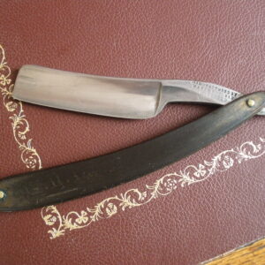 Vintage WADE & BUTCHER STRAIGHT RAZOR - 3/4 inch blade