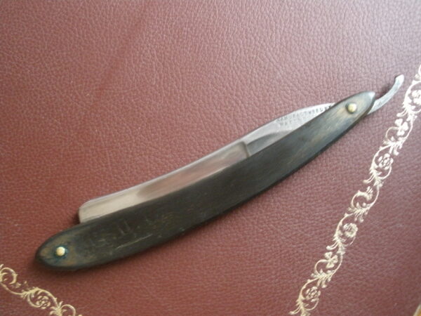 Vintage WADE & BUTCHER STRAIGHT RAZOR - 3/4 inch blade - Image 5