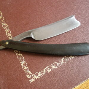 1800s QUEEN VICTORIA ERA STRAIGHT EDGE RAZOR - 7/8 inch Blade