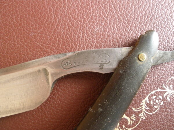 1800s QUEEN VICTORIA ERA STRAIGHT EDGE RAZOR - 7/8 inch Blade - Image 4
