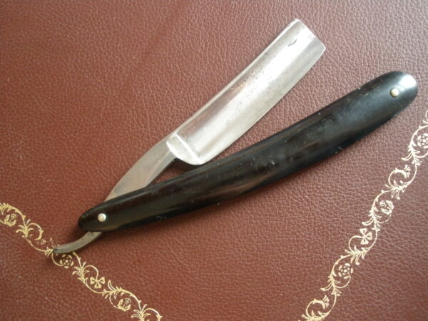 Vintage FREDERICK REYNOLDS STRAIGHT EDGE RAZOR - Sheffield, England - Image 4