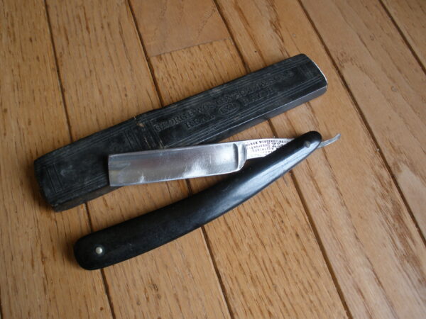 1800s GEORGE WOSTENHOLM & SON - CELEBRATED I.XL. RAZOR & CASE