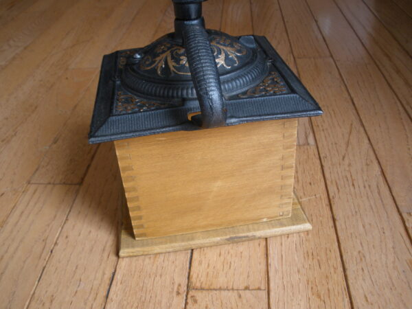 Vintage Coffee Grinder - Dovetail Corners - Metal Top - Original - Image 7