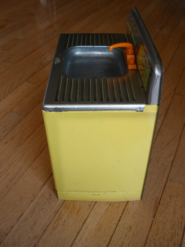 Vintage TIN TOY KITCHEN SINK - Wolverine Toy Company - Image 4