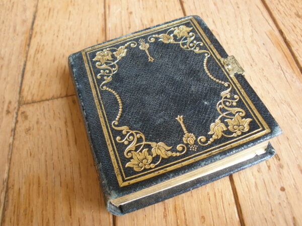 Late 1800s GEM SIZE TIN TYPE PHOTOGRAPH - 80 Different Portraits - Image 2