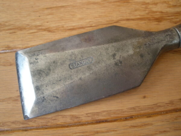 1920s Sweetheart STANLEY BEVELED SOCKET CHISEL - 2 INCH CUTTING EDGE - Image 2