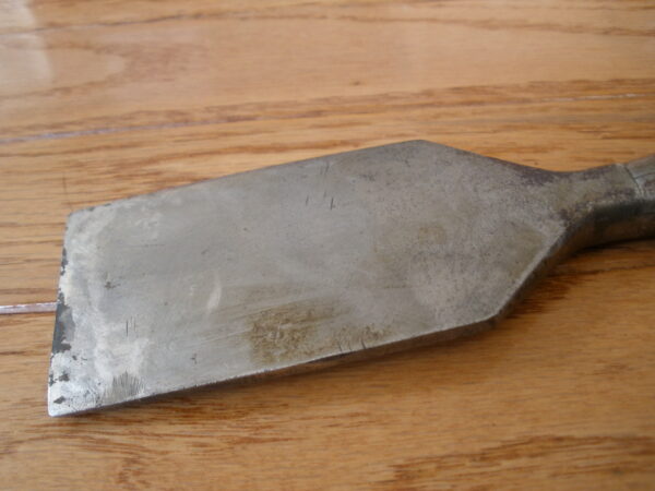 1920s Sweetheart STANLEY BEVELED SOCKET CHISEL - 2 INCH CUTTING EDGE - Image 4