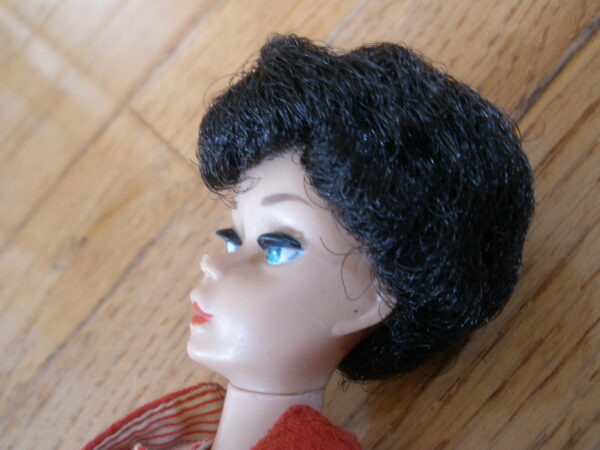 RARE 1961 BRUNETTE BARBIE BUBBLE CUT DOLL Model #850 - Original Outfit - Image 4