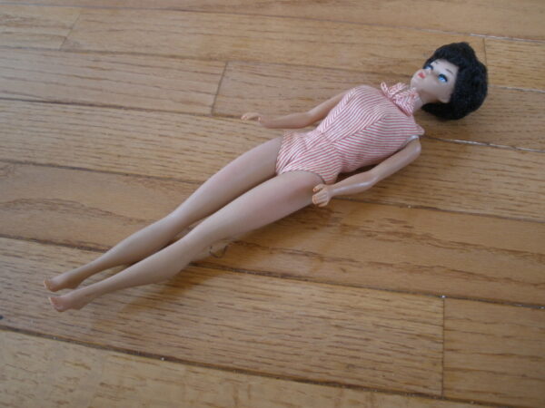RARE 1961 BRUNETTE BARBIE BUBBLE CUT DOLL Model #850 - Original Outfit - Image 7