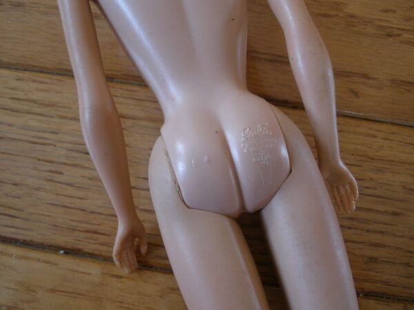 RARE 1961 BRUNETTE BARBIE BUBBLE CUT DOLL Model #850 - Original Outfit - Image 9