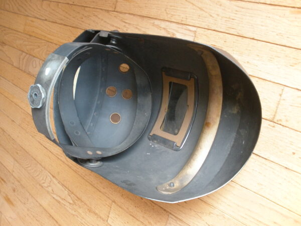 1940s GENERAL ELECTRIC WELDING HELMET - Winnie the Welder - Image 10