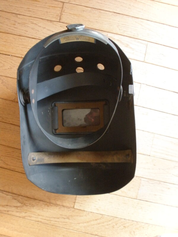 1940s GENERAL ELECTRIC WELDING HELMET - Winnie the Welder - Image 6