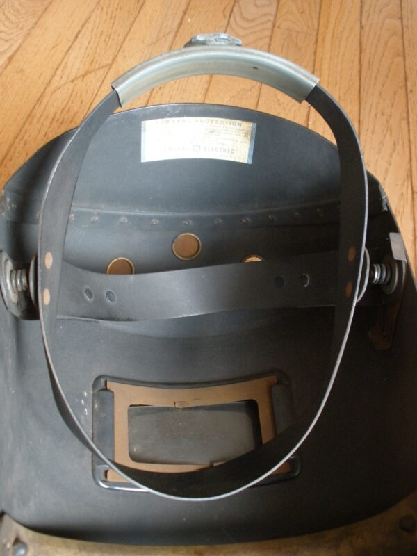 1940s GENERAL ELECTRIC WELDING HELMET - Winnie the Welder - Image 7