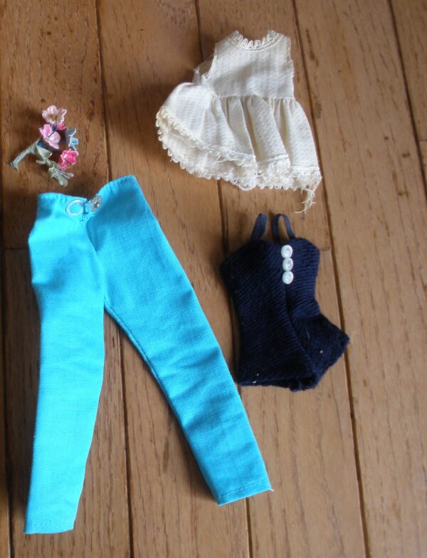 1960s BARBIE & TAMMY DOLL FASHION OUTFITS, HAT & PURSE
