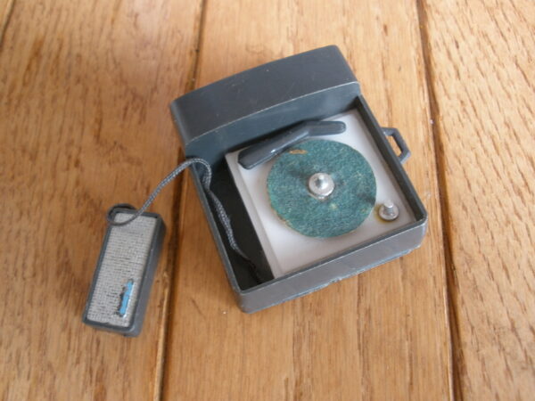 1960s TAMMY DOLL RECORD PLAYER ASSESSORY - Doll House Furniture