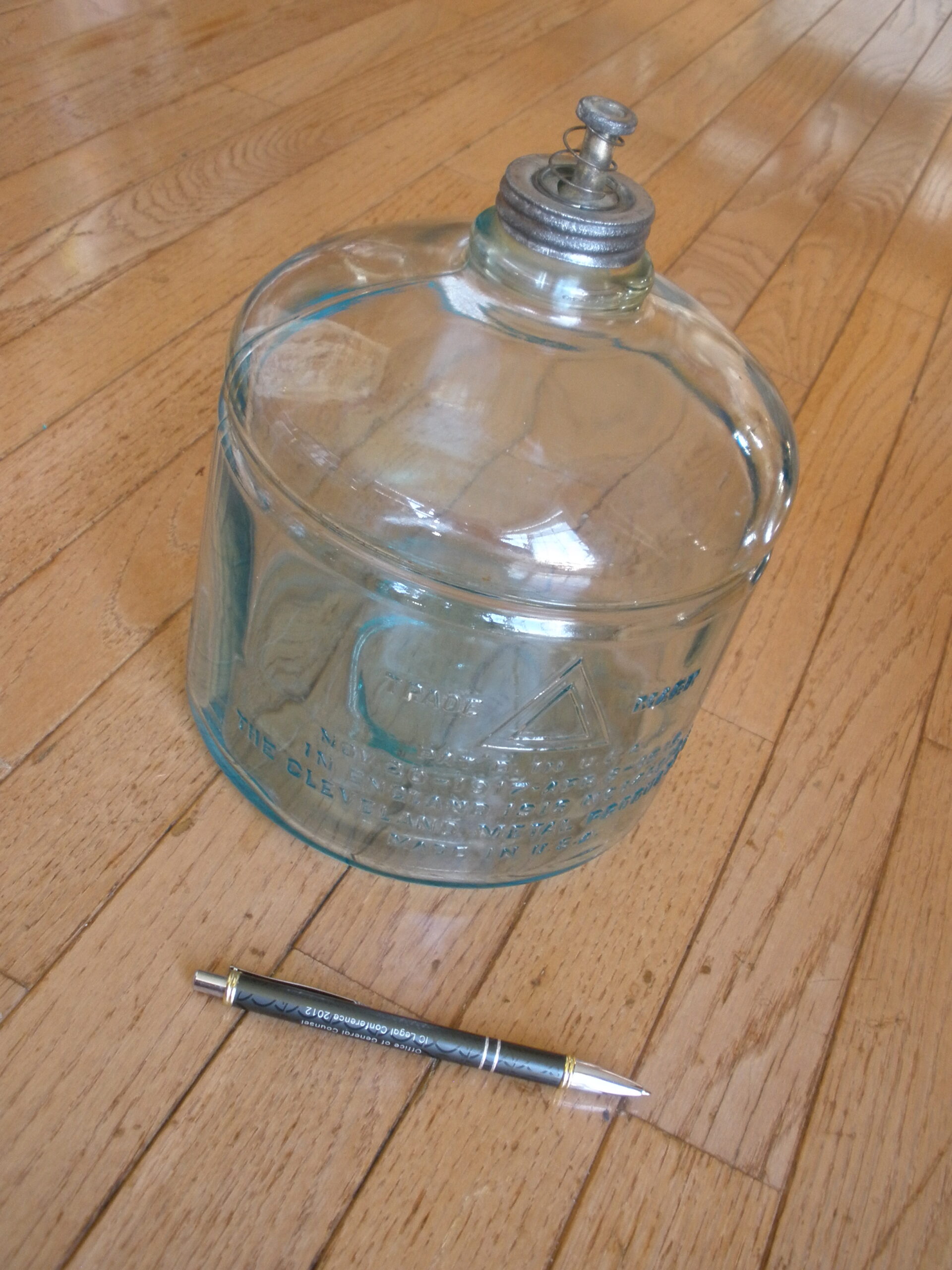 1920s STOVE KEROSENE GLASS DRIP JUG - Cleveland Metal Products Co. - Image 10