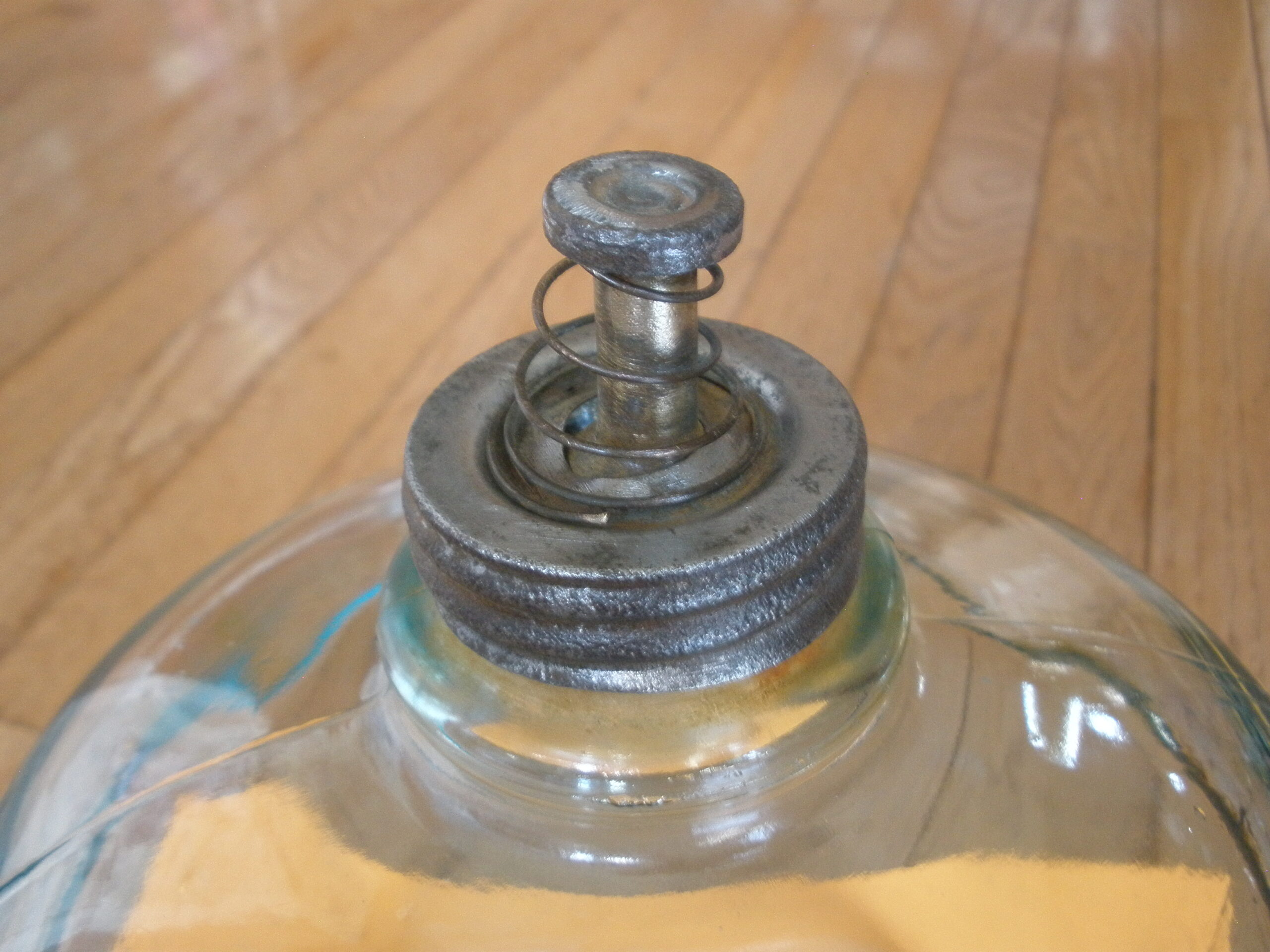 1920s STOVE KEROSENE GLASS DRIP JUG - Cleveland Metal Products Co. - Image 5