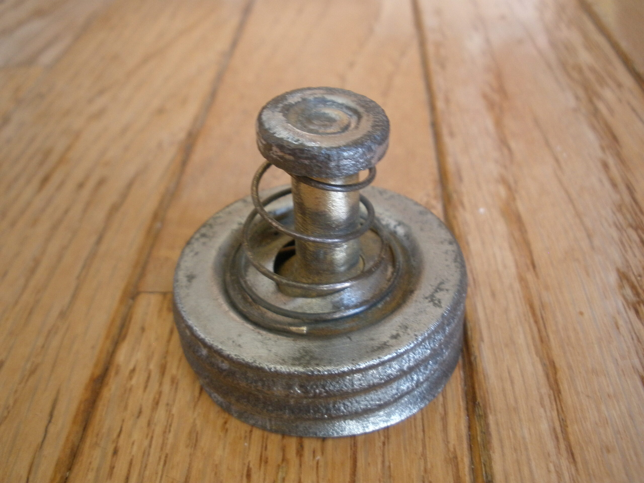 1920s STOVE KEROSENE GLASS DRIP JUG - Cleveland Metal Products Co. - Image 6