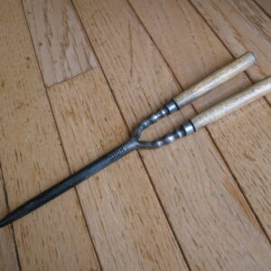 1920s BEAUTY SHOP STYLISH HAIR CURLING IRON