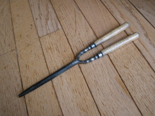 1920s BEAUTY SHOP STYLISH HAIR CURLING IRON