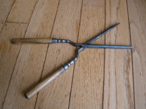 1920s BEAUTY SHOP STYLISH HAIR CURLING IRON - Image 3