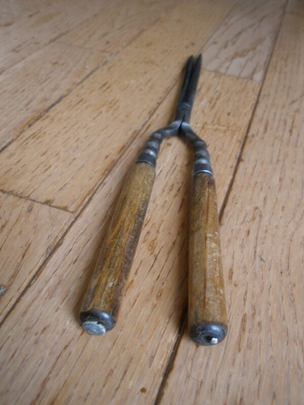 1920s BEAUTY SHOP STYLISH HAIR CURLING IRON - Image 6
