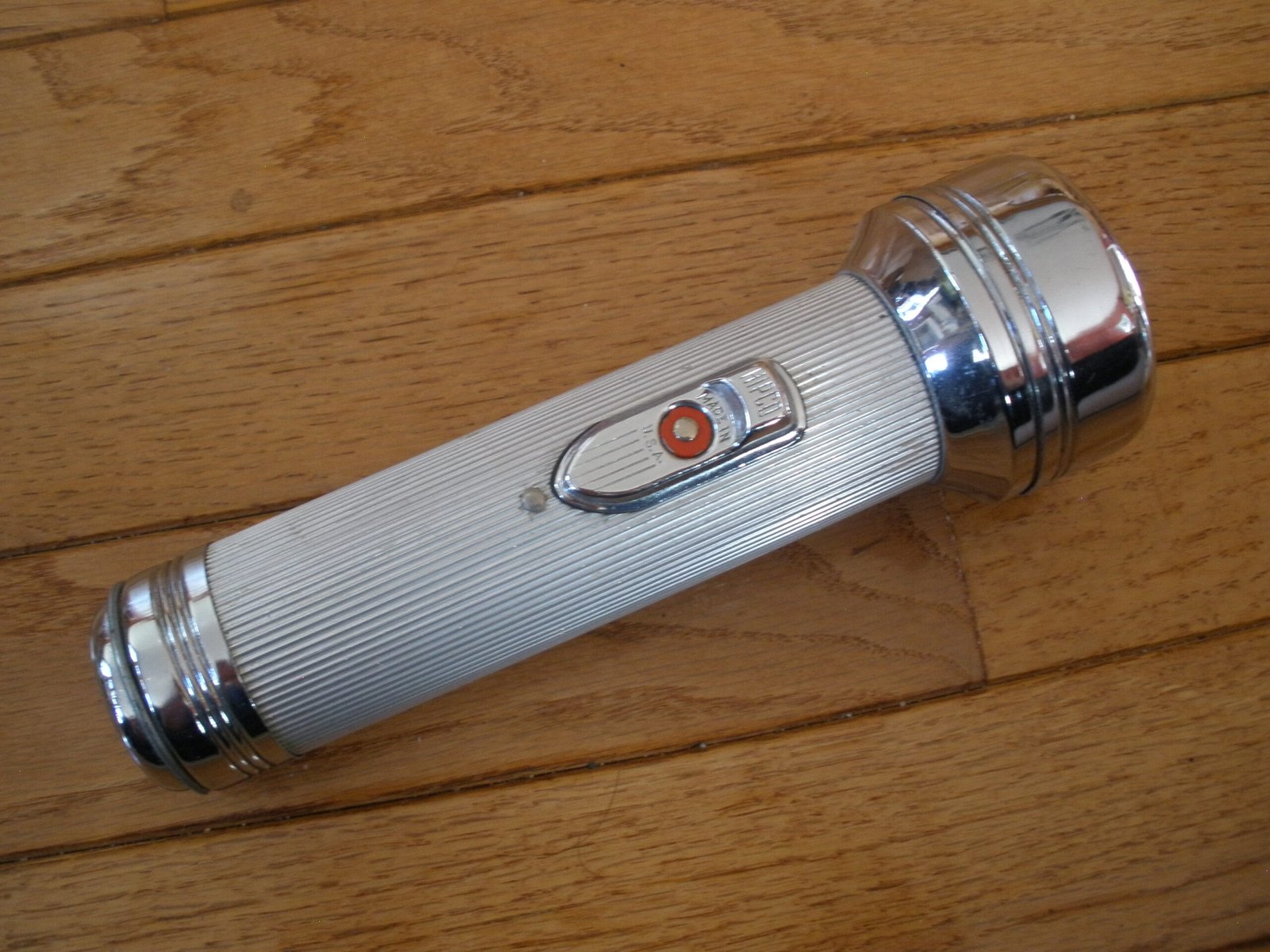 VINTAGE HIPCO CHROME FLASHLIGHT