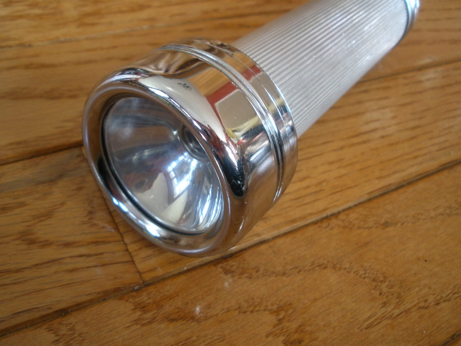 VINTAGE HIPCO CHROME FLASHLIGHT - Image 3