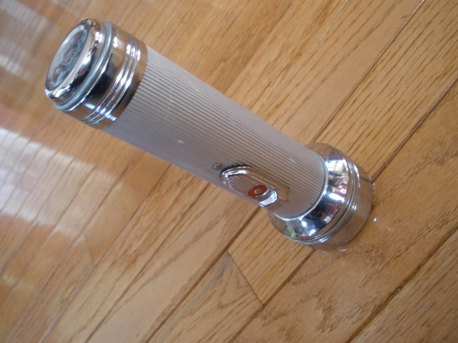 VINTAGE HIPCO CHROME FLASHLIGHT - Image 6