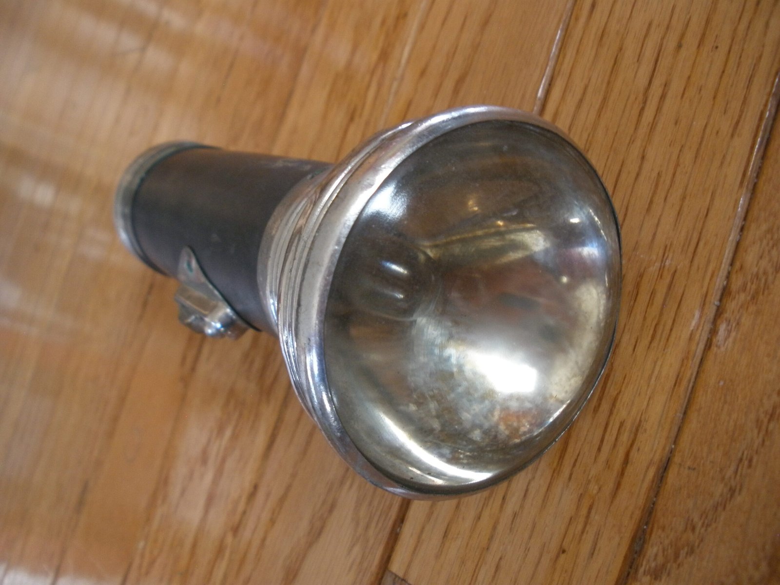 Eveready Daylo “Walleye" Lens Antique Flashlight - Image 3