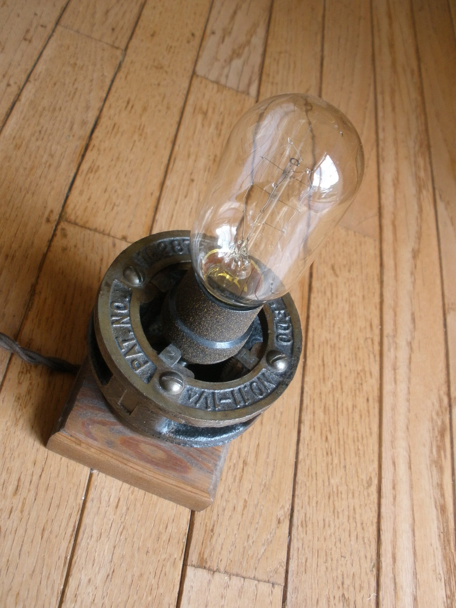 EDISON BULB TOLEDO DIE HEAD DESK LAMP - Steampunk Style Lamp - Image 10