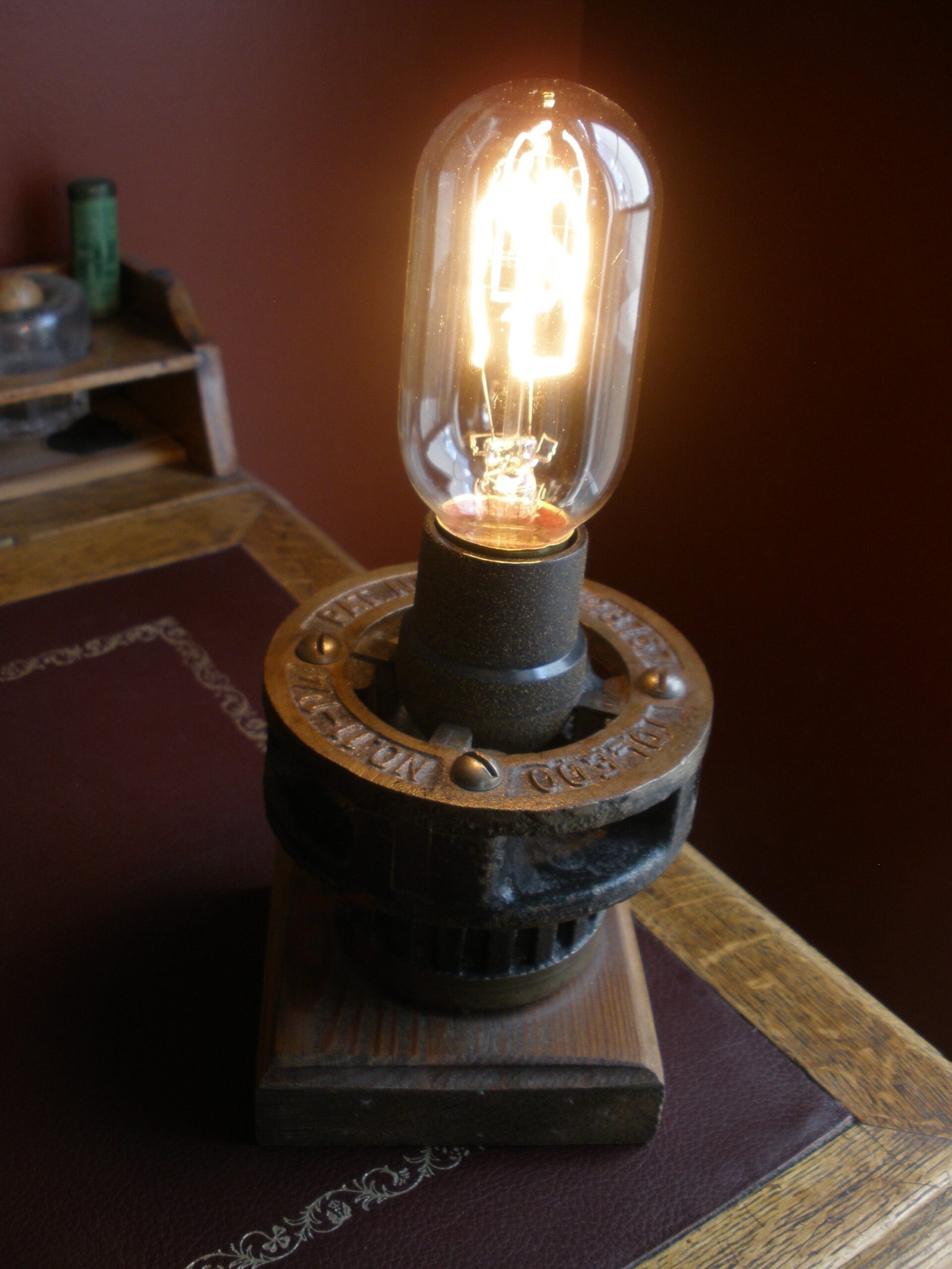 EDISON BULB TOLEDO DIE HEAD DESK LAMP - Steampunk Style Lamp - Image 2