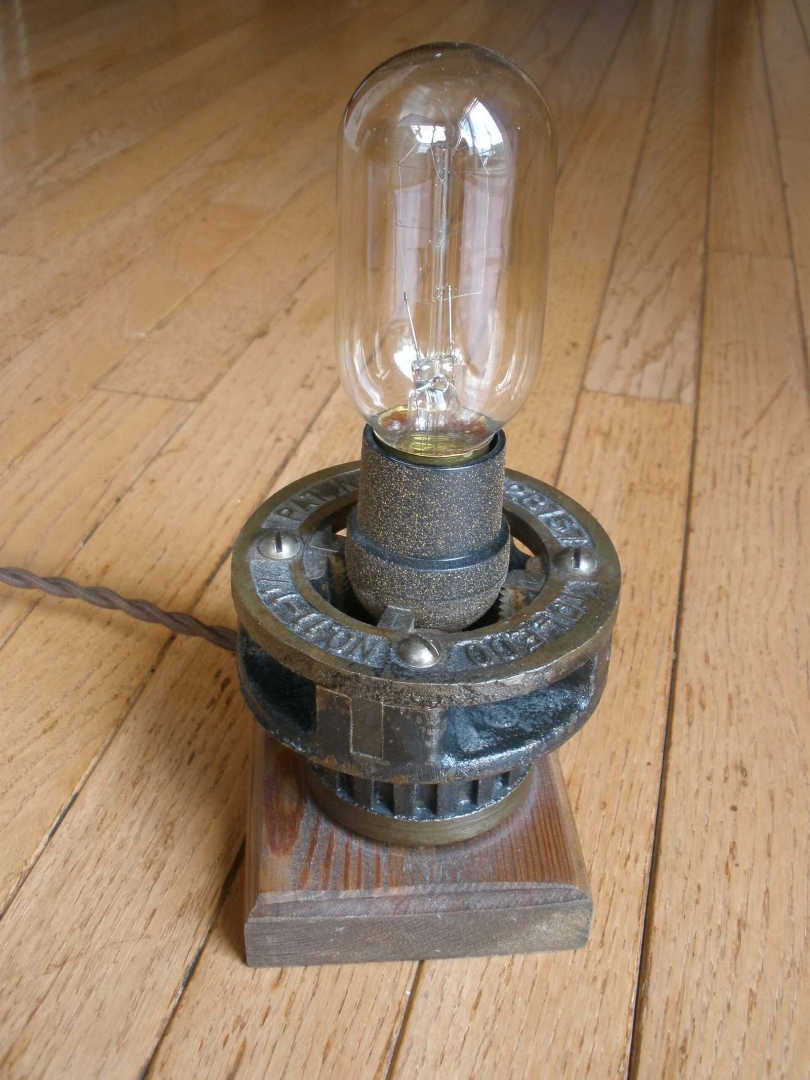 EDISON BULB TOLEDO DIE HEAD DESK LAMP - Steampunk Style Lamp - Image 3