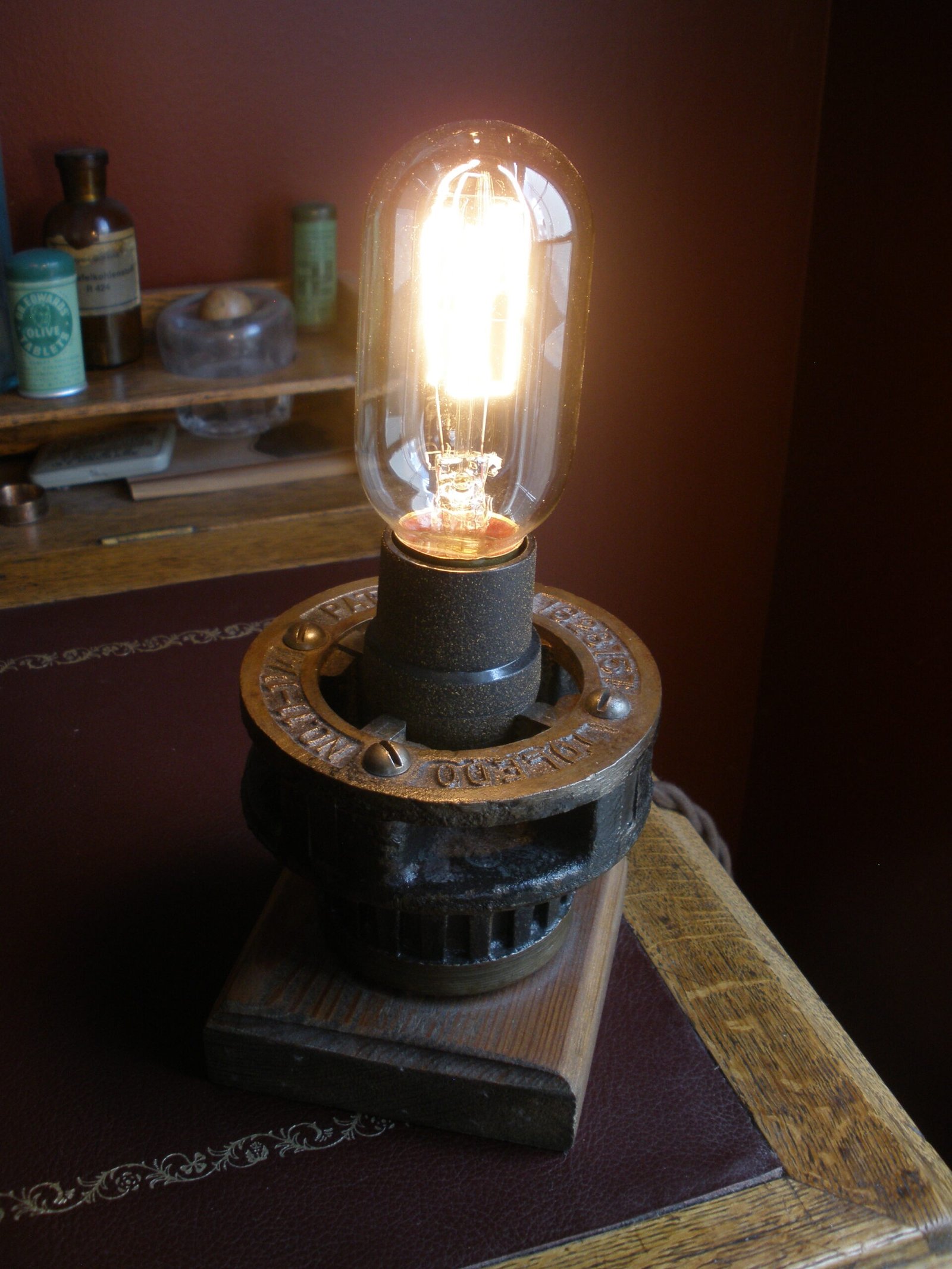 EDISON BULB TOLEDO DIE HEAD DESK LAMP - Steampunk Style Lamp - Image 8
